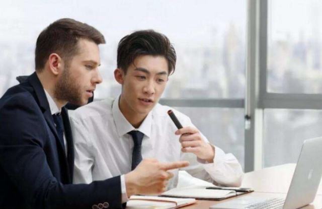 專業(yè)英語(yǔ)陪同翻譯收費(fèi)要多少錢一天_尚語(yǔ)翻譯